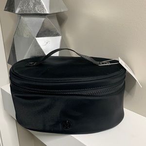 lululemon Black Oval Top-Access Kit NWT
